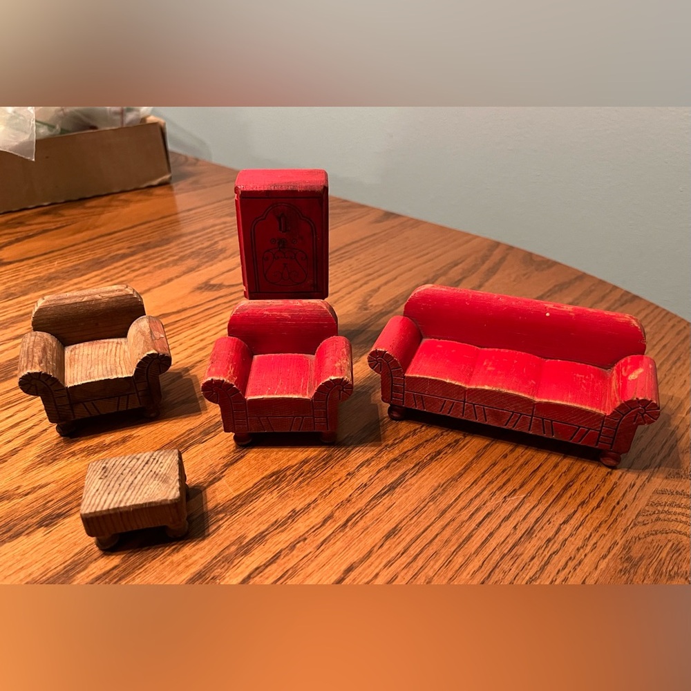 Vintage 1930’s Strombecker Wood Dollhouse Furniture. 5 piece lot - Rare